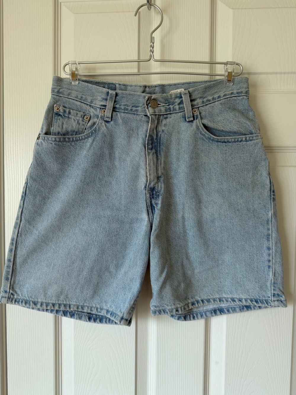 Classic Levi Light Wash Denim woman’s Shorts